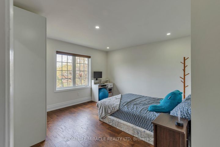 Photo 38 at 2299 Glazebrook Circle, WM Westmount, Oakville