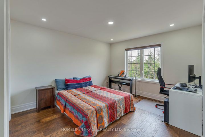 Photo 39 at 2299 Glazebrook Circle, WM Westmount, Oakville