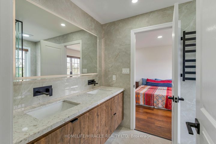 Photo 40 at 2299 Glazebrook Circle, WM Westmount, Oakville