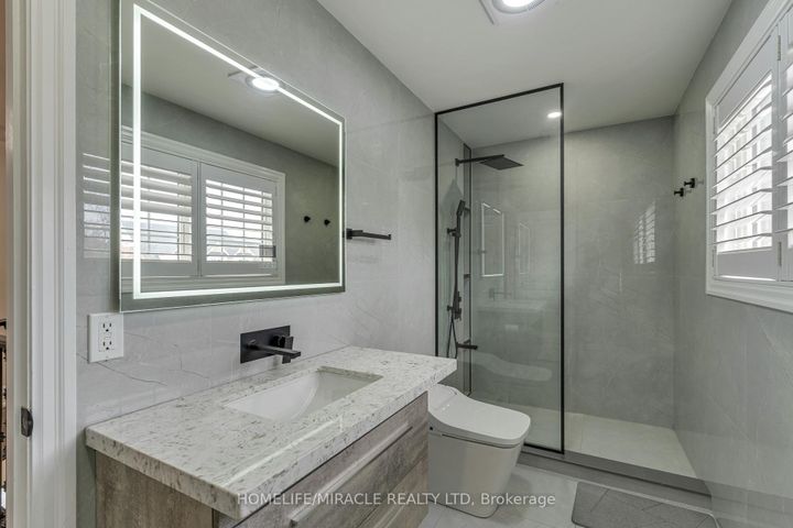 Photo 42 at 2299 Glazebrook Circle, WM Westmount, Oakville