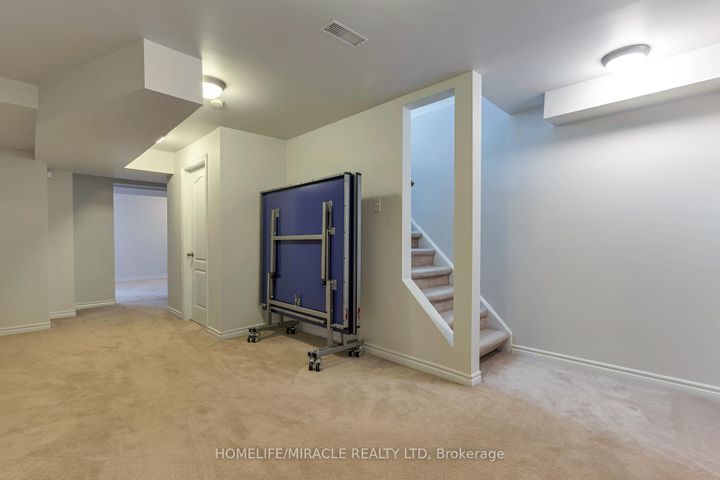 Photo 43 at 2299 Glazebrook Circle, WM Westmount, Oakville