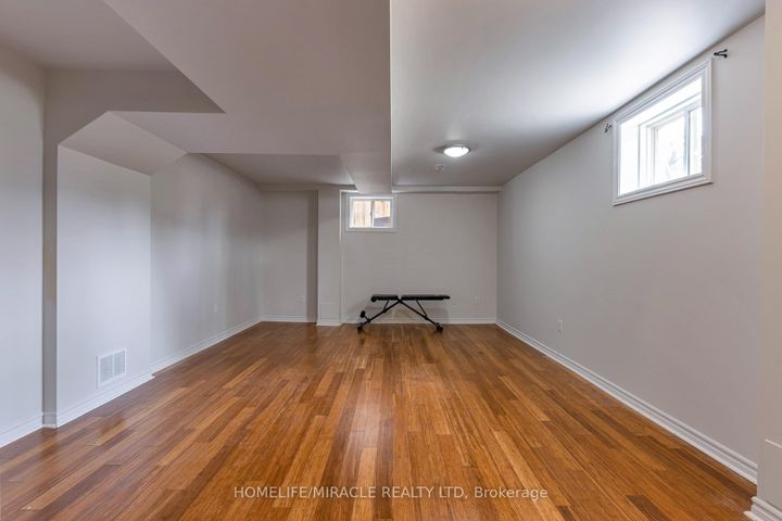 Photo 44 at 2299 Glazebrook Circle, WM Westmount, Oakville