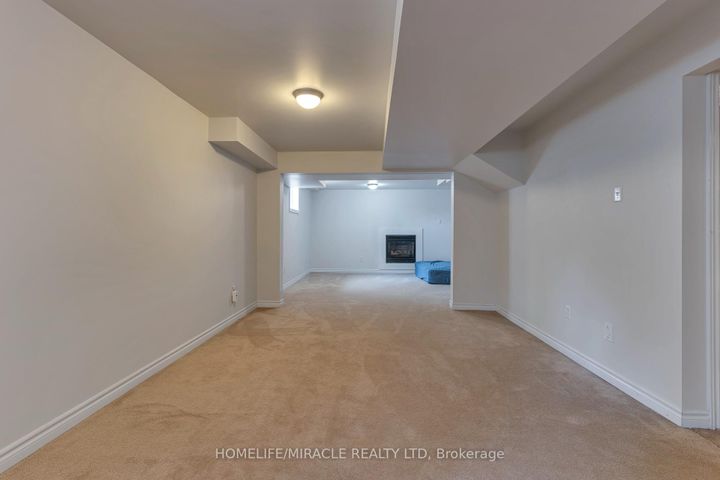 Photo 45 at 2299 Glazebrook Circle, WM Westmount, Oakville