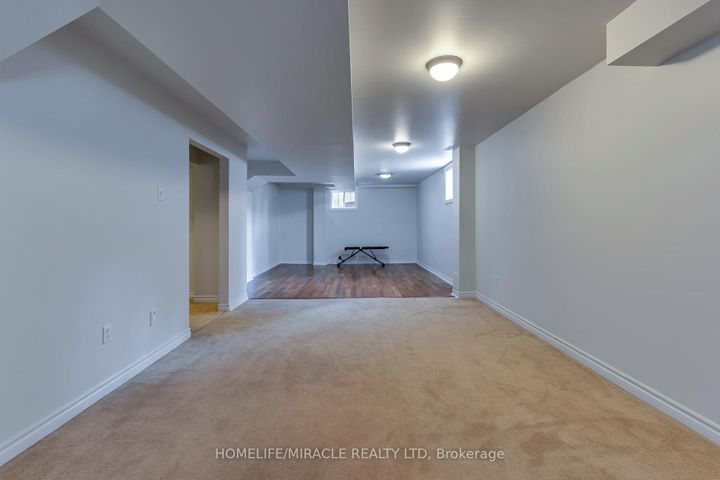 Photo 47 at 2299 Glazebrook Circle, WM Westmount, Oakville