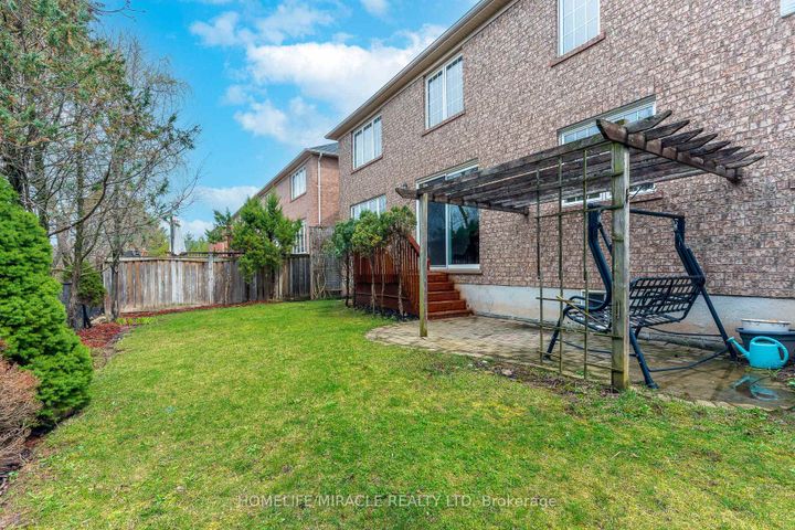 Photo 48 at 2299 Glazebrook Circle, WM Westmount, Oakville