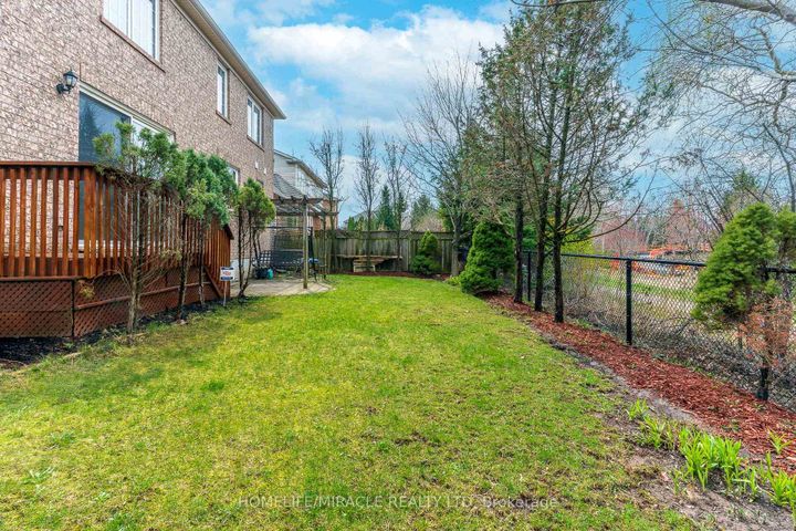 Photo 49 at 2299 Glazebrook Circle, WM Westmount, Oakville
