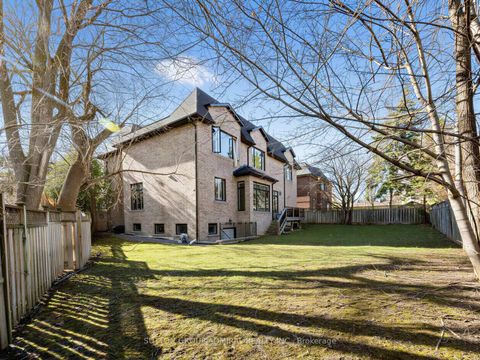 Photo 2 at 5 Lloydminster Crescent, Willowdale East, Toronto