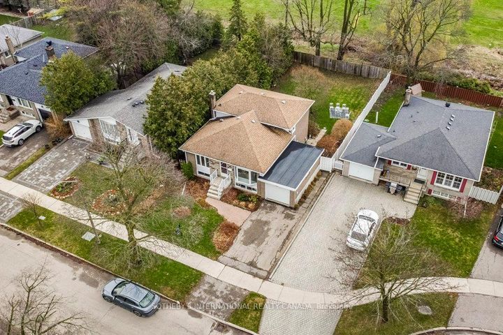 Photo 32 at 21 Summerside Crescent, Hillcrest Village, Toronto