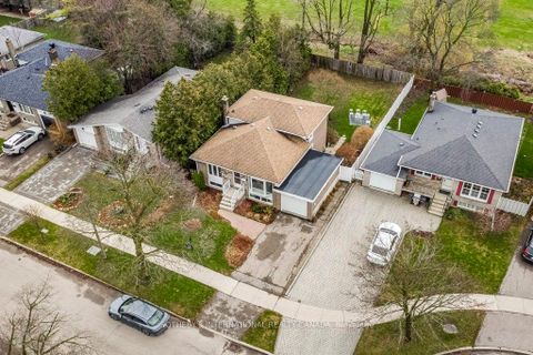 Photo 32 at 21 Summerside Crescent, Hillcrest Village, Toronto