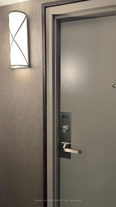 Photo 1 at 402 - 7601 Bathurst Street, Yorkhill, Vaughan