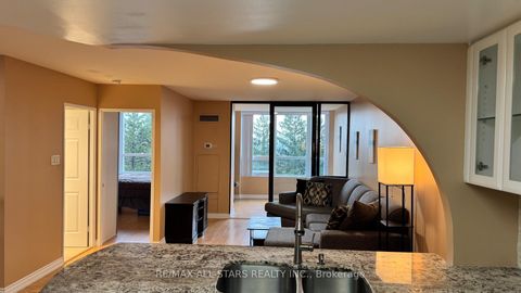 Photo 2 at 402 - 7601 Bathurst Street, Yorkhill, Vaughan