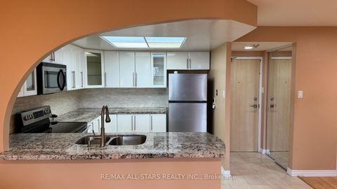 Photo 4 at 402 - 7601 Bathurst Street, Yorkhill, Vaughan