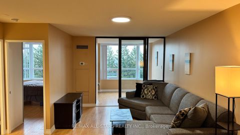 Photo 5 at 402 - 7601 Bathurst Street, Yorkhill, Vaughan