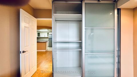 Photo 11 at 402 - 7601 Bathurst Street, Yorkhill, Vaughan