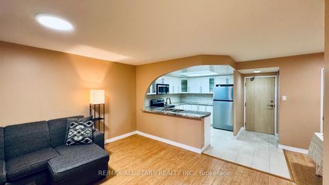 Photo 13 at 402 - 7601 Bathurst Street, Yorkhill, Vaughan