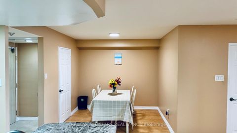 Photo 16 at 402 - 7601 Bathurst Street, Yorkhill, Vaughan