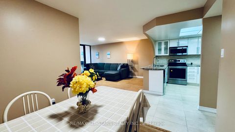 Photo 17 at 402 - 7601 Bathurst Street, Yorkhill, Vaughan