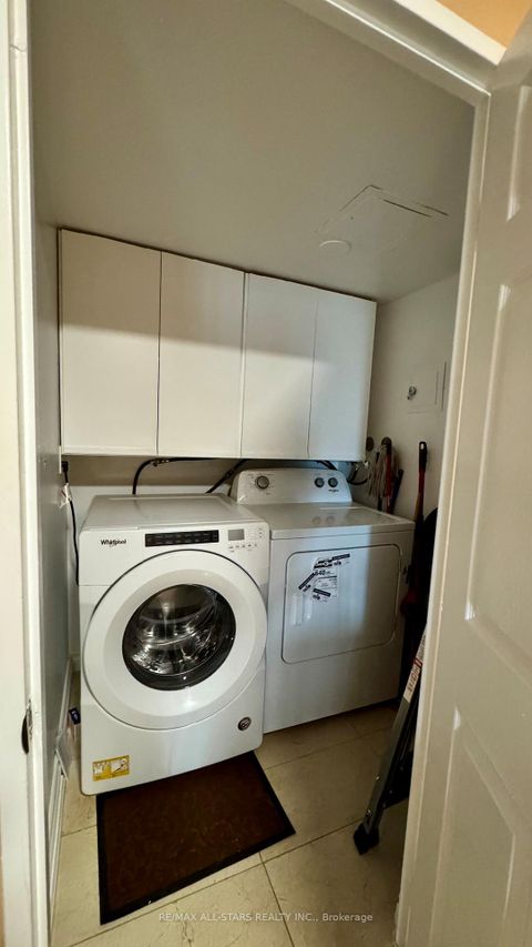 Photo 18 at 402 - 7601 Bathurst Street, Yorkhill, Vaughan