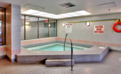 Photo 19 at 402 - 7601 Bathurst Street, Yorkhill, Vaughan