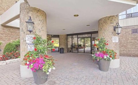 Photo 27 at 402 - 7601 Bathurst Street, Yorkhill, Vaughan