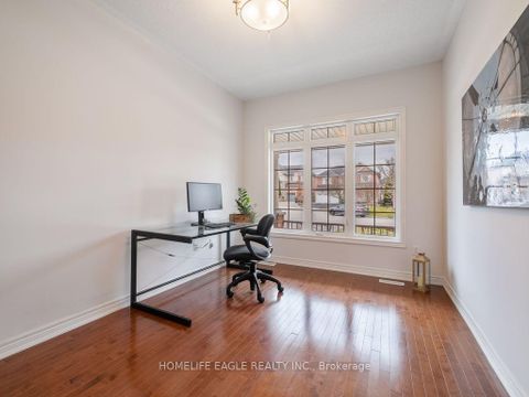 Photo 3 at 10 Fields Court, Bayview Northeast, Aurora