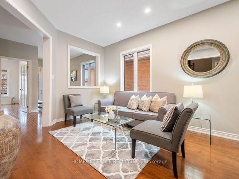 Photo 4 at 10 Fields Court, Bayview Northeast, Aurora