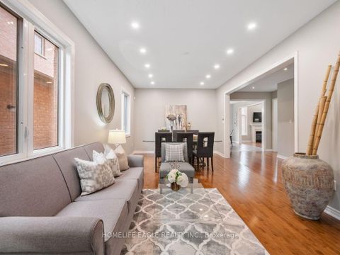 Photo 5 at 10 Fields Court, Bayview Northeast, Aurora