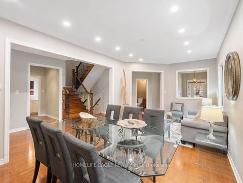 Photo 7 at 10 Fields Court, Bayview Northeast, Aurora