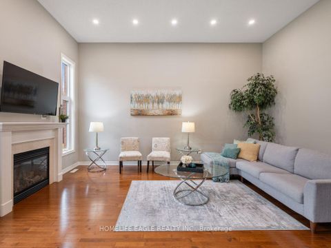 Photo 9 at 10 Fields Court, Bayview Northeast, Aurora