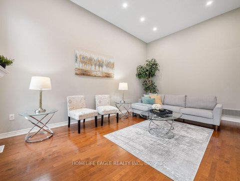 Photo 10 at 10 Fields Court, Bayview Northeast, Aurora