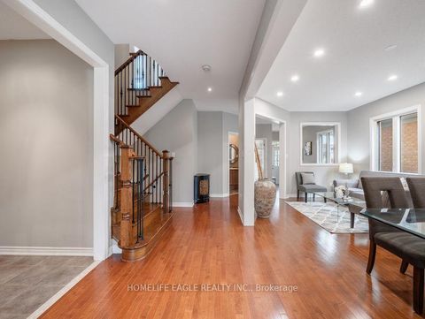 Photo 15 at 10 Fields Court, Bayview Northeast, Aurora