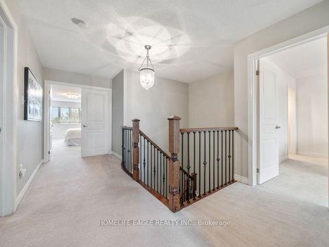 Photo 16 at 10 Fields Court, Bayview Northeast, Aurora