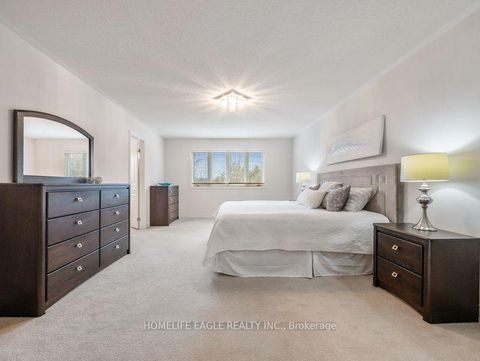 Photo 17 at 10 Fields Court, Bayview Northeast, Aurora