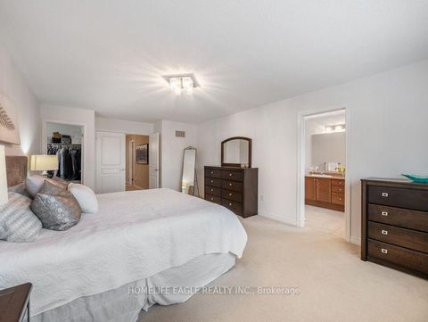 Photo 19 at 10 Fields Court, Bayview Northeast, Aurora