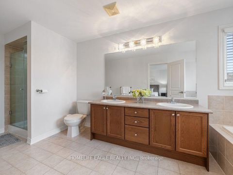 Photo 20 at 10 Fields Court, Bayview Northeast, Aurora