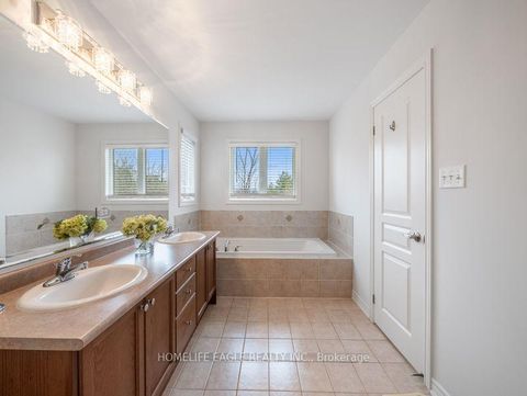 Photo 21 at 10 Fields Court, Bayview Northeast, Aurora