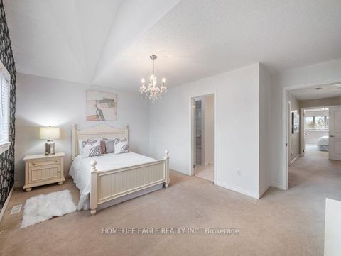 Photo 25 at 10 Fields Court, Bayview Northeast, Aurora