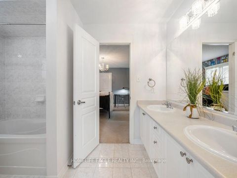 Photo 26 at 10 Fields Court, Bayview Northeast, Aurora