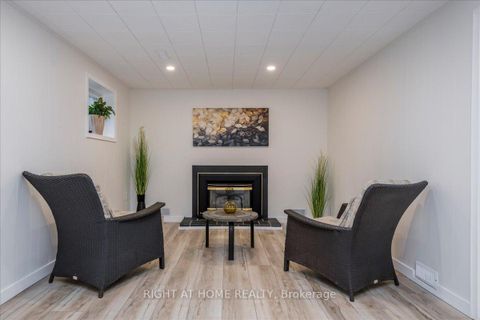 Photo 25 at 140 Orsi Drive, College Manor, Newmarket