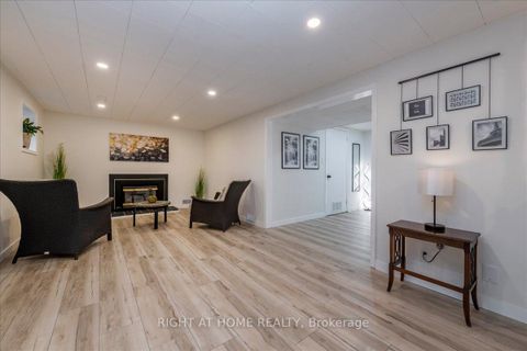 Photo 26 at 140 Orsi Drive, College Manor, Newmarket