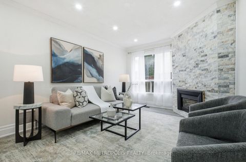 Photo 3 at 700 Mountjoy Court, Pinecrest, Oshawa