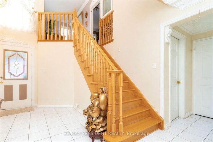 Photo 6 at 3211 Bloomfield Drive, Lisgar, Mississauga