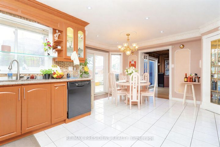 Photo 10 at 3211 Bloomfield Drive, Lisgar, Mississauga