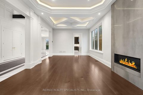 Photo 3 at 95 Lord Seaton Road, Windfields, Toronto