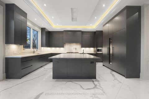 Photo 5 at 95 Lord Seaton Road, Windfields, Toronto