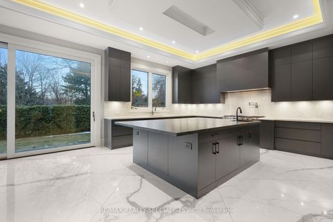 Photo 6 at 95 Lord Seaton Road, Windfields, Toronto