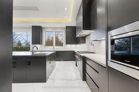 Photo 7 at 95 Lord Seaton Road, Windfields, Toronto