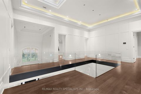 Photo 15 at 95 Lord Seaton Road, Windfields, Toronto