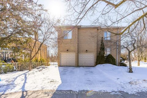 Photo 4 at 1 Sunforest Court, Newtonbrook West, Toronto