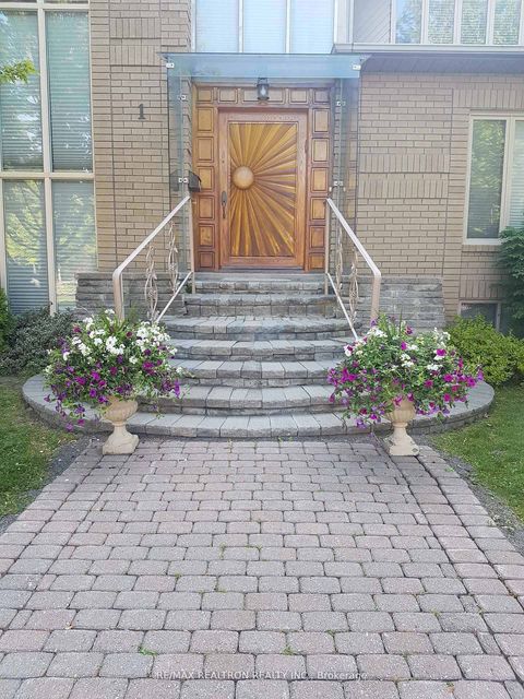 Photo 5 at 1 Sunforest Court, Newtonbrook West, Toronto